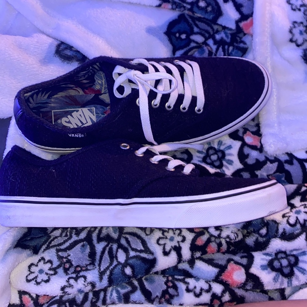 COPY - Vans dark blue lace.